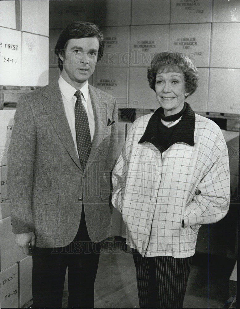 1987 Press Photo John David Carson and Jane Wyman from &quot;FALCON CREST&quot; TV show - Historic Images