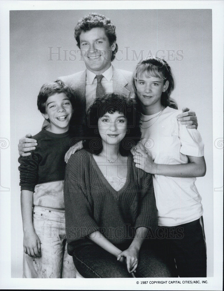 1987 Press Photo Cast of &quot;I Married Dora&quot; - Historic Images