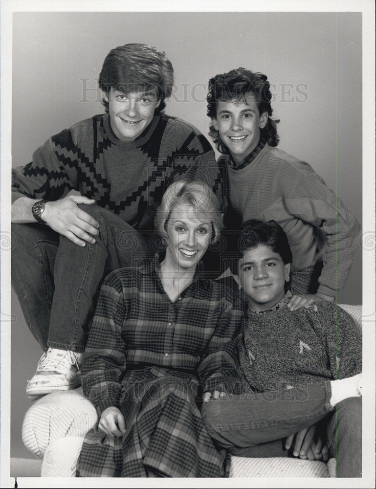 1988 Press Photo Cast of &quot;The Hogan Family&quot; - Historic Images