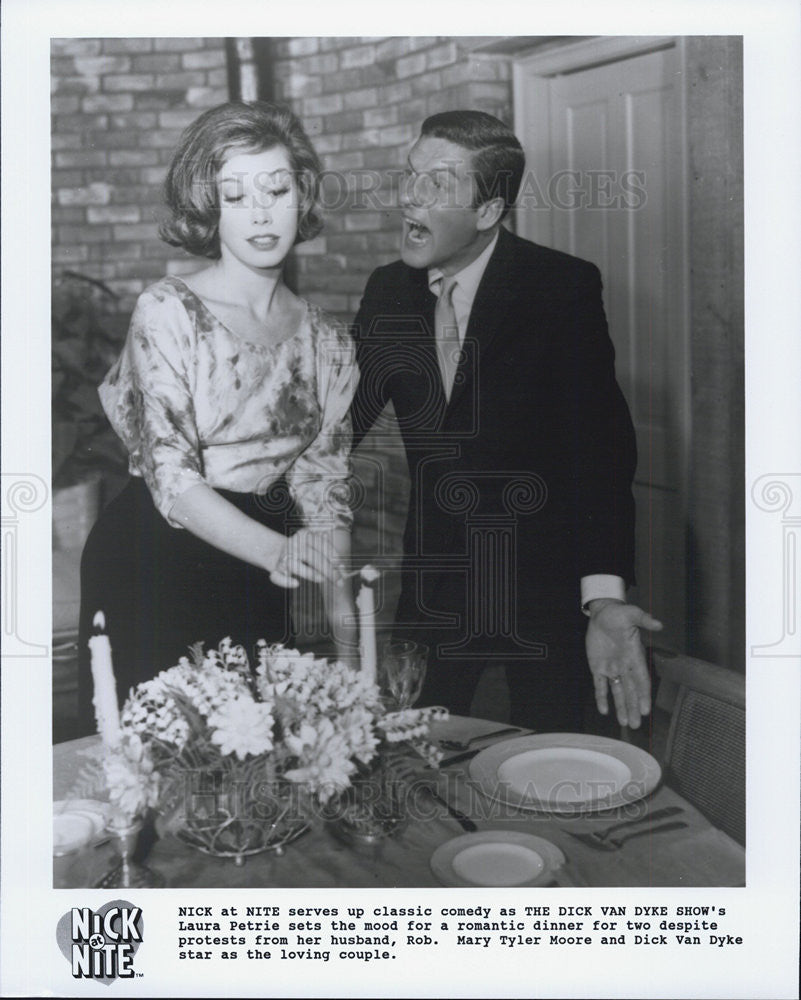 Press Photo Dick Van Dyke and Mary Tyler Moore Ready for Dinner - Historic Images