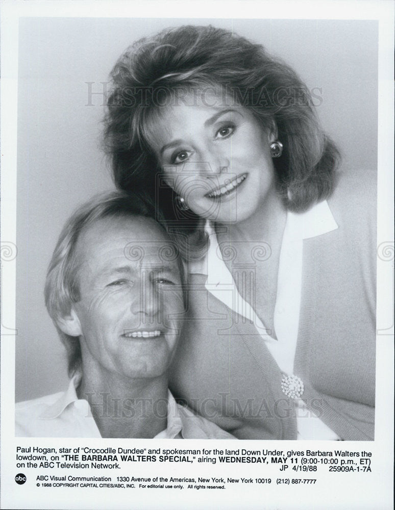 1988 Press Photo Paul Hogan Interviewed by Barbara Walters - Historic Images