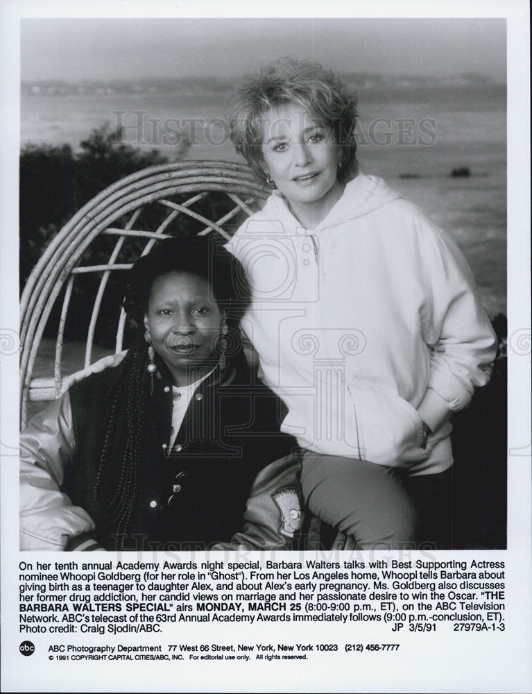 1991 Press Photo Host Barbara Walters and Whoppi Goldberg - Historic Images