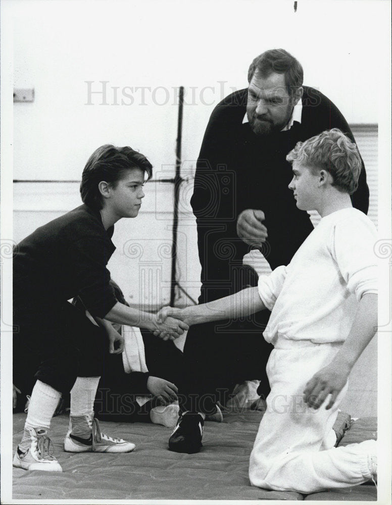 1986 Press Photo Merlin Olsen, Harley Scott and Sean Flynn in &quot;Fathers and Sons&quot; - Historic Images