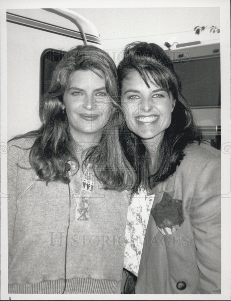 1990 Press Photo Maria Shriver with Kirstie Alley - Historic Images