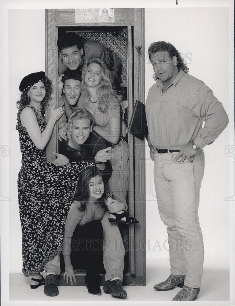 Press Photo of the cast of &quot;Saved By The Bell&quot; The College Years&quot; - Historic Images