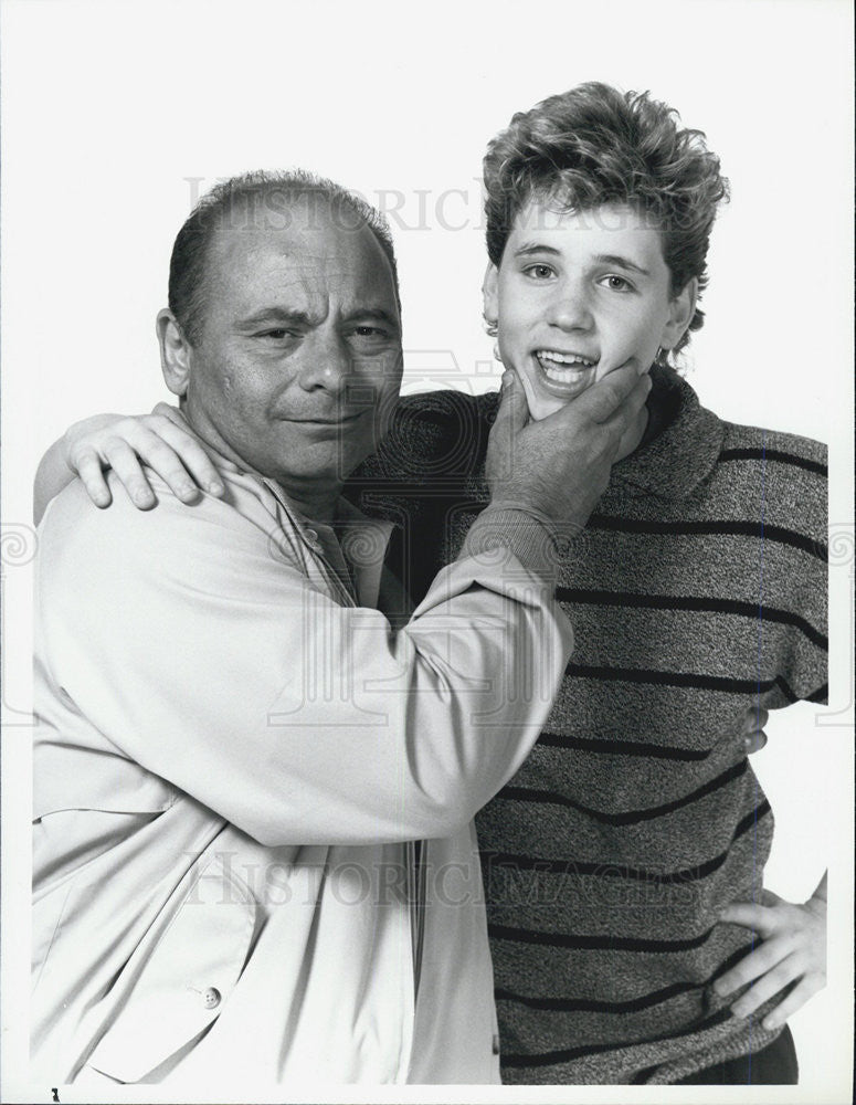 1987 Press Photo Actor Burt Young Corey Haim Roomies - Historic Images