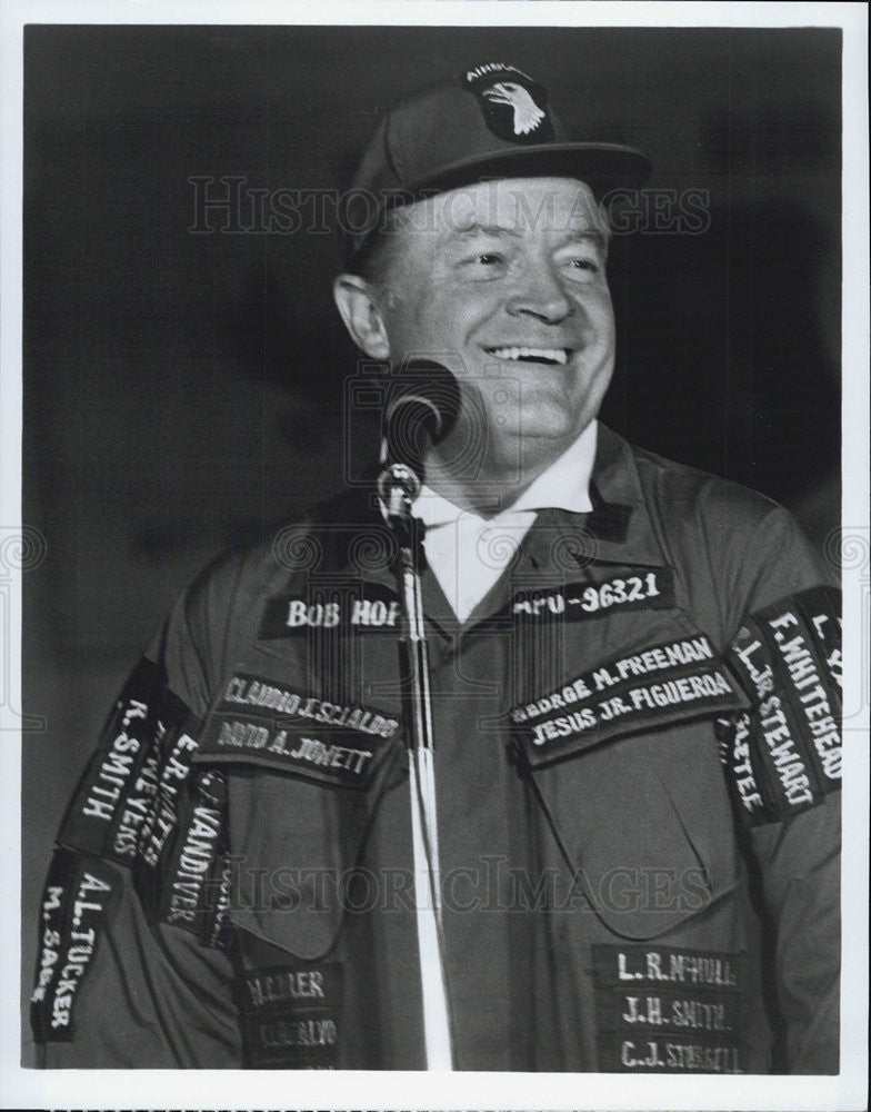 Press Photo Bob Hope Birthday Extravaganza Special Host With Microphone - Historic Images