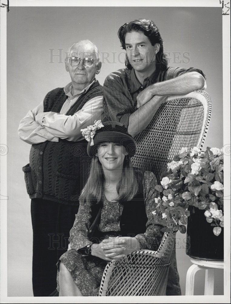 1991 Press Photo Barnard Hughes Lou grant Blossom Mayim Bialik - Historic Images