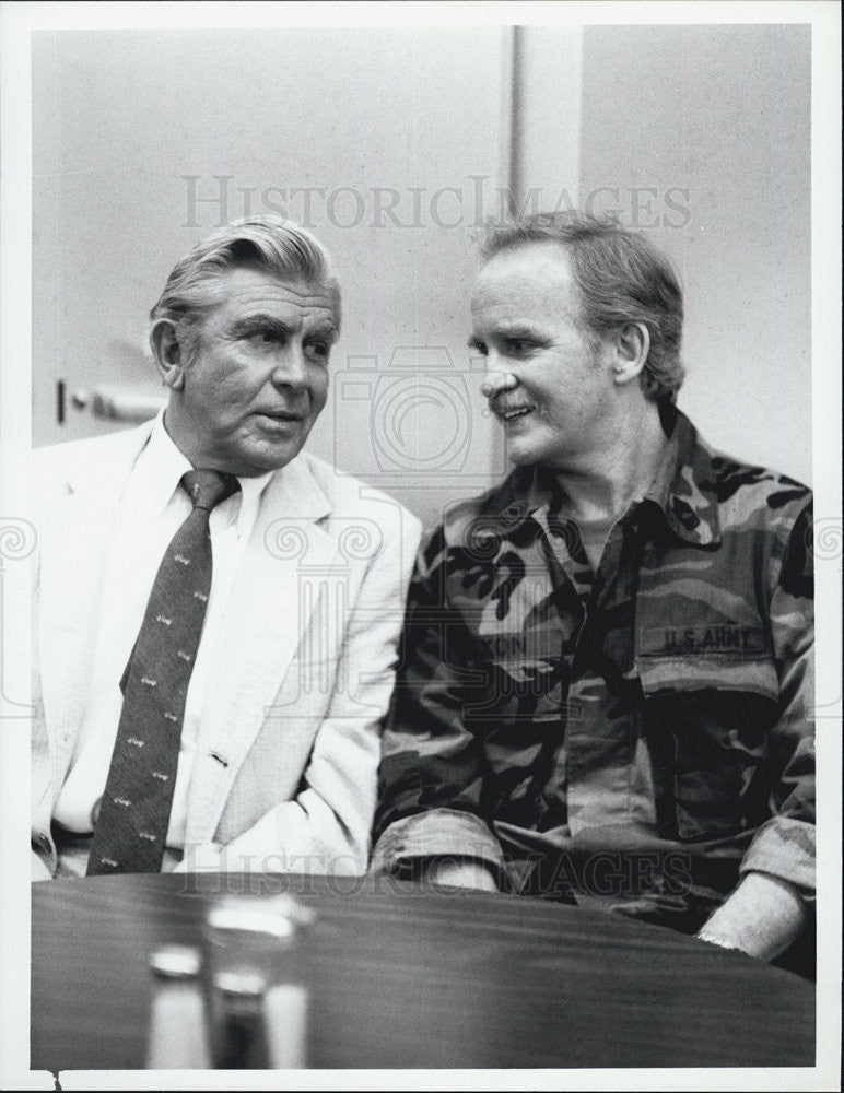 1987 Press Photo Gary Crosby and Andy Griffith In Matlock - Historic Images