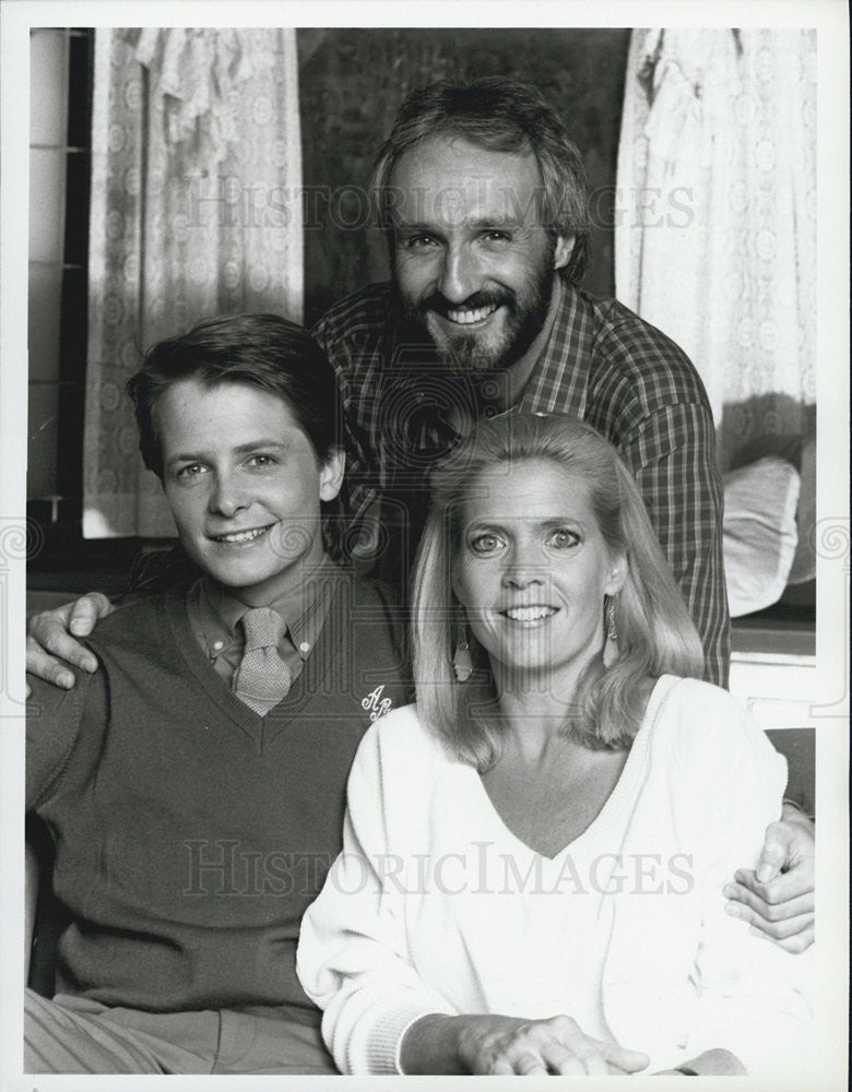 1985 Press Photo Actors Michael J Fox Michael Gross Meredith Baxter Birney - Historic Images