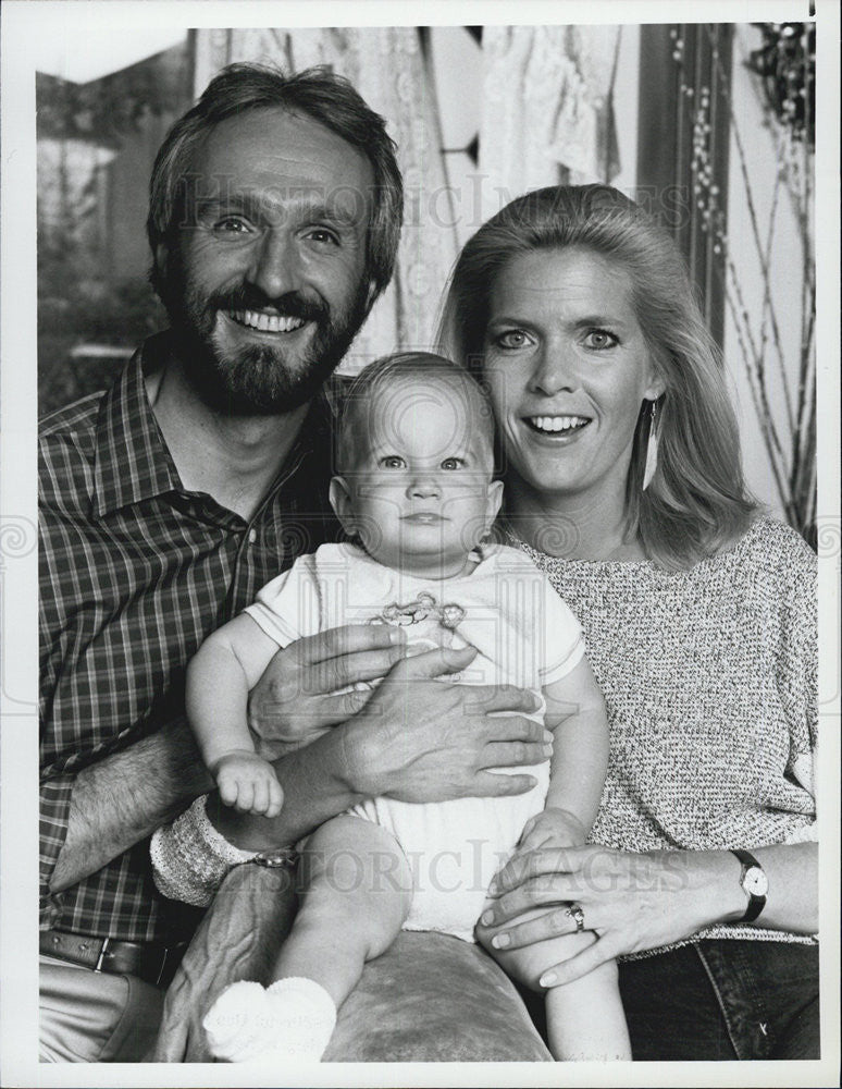 1985 Press Photo Michael Gross &amp; Meredith Baxter on &quot;Family Ties&quot; on NBC TV. - Historic Images