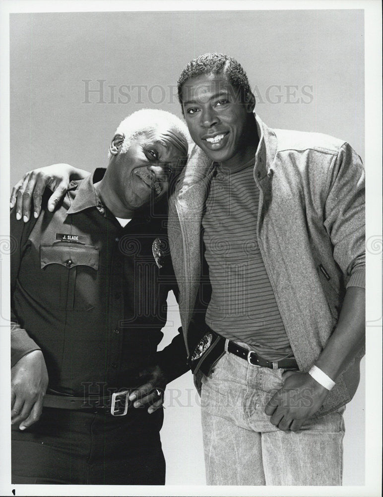 1985 Press Photo Ernie Hudson And Hank Rolike On NBC Show The Last Precinct - Historic Images