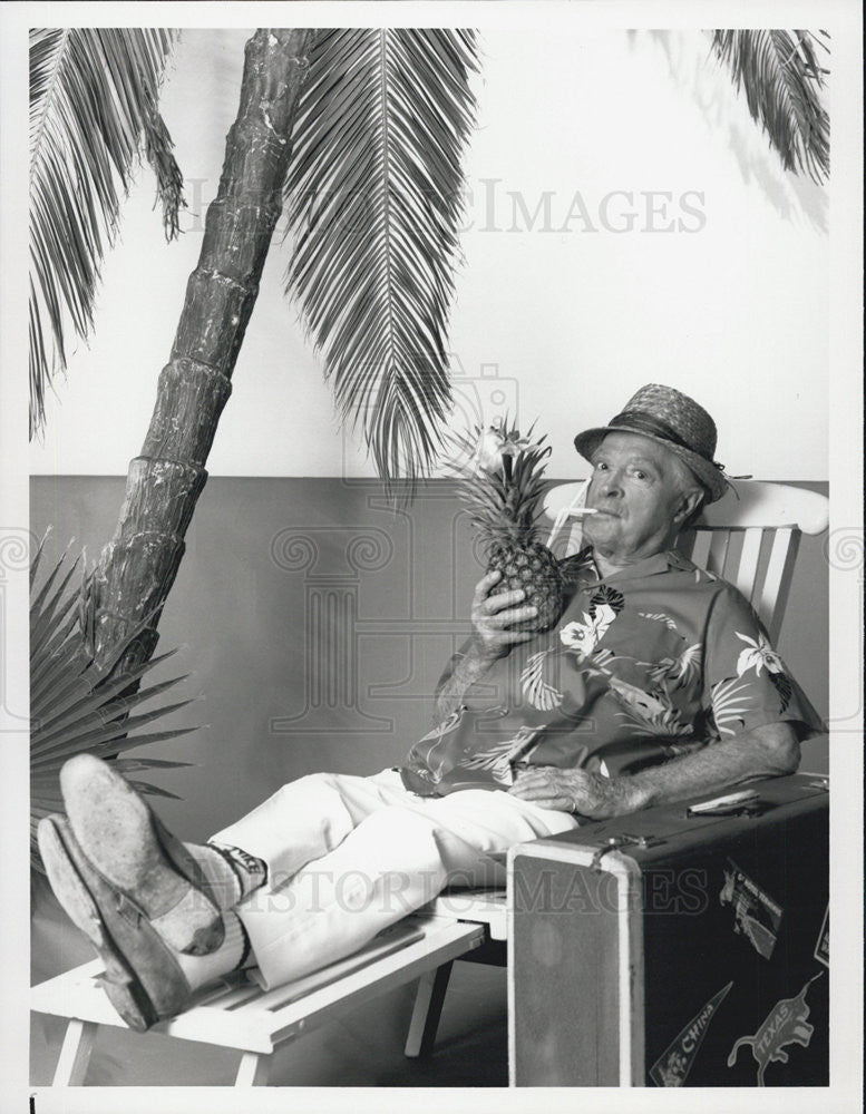 1990 Press Photo Actor/Comedian Bob Hope in TV Special in Acapulco, Mexico - Historic Images