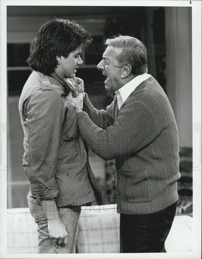 1986 Press Photo Jack Klugman &amp; John Stamos on &quot;You Again&quot; - Historic Images