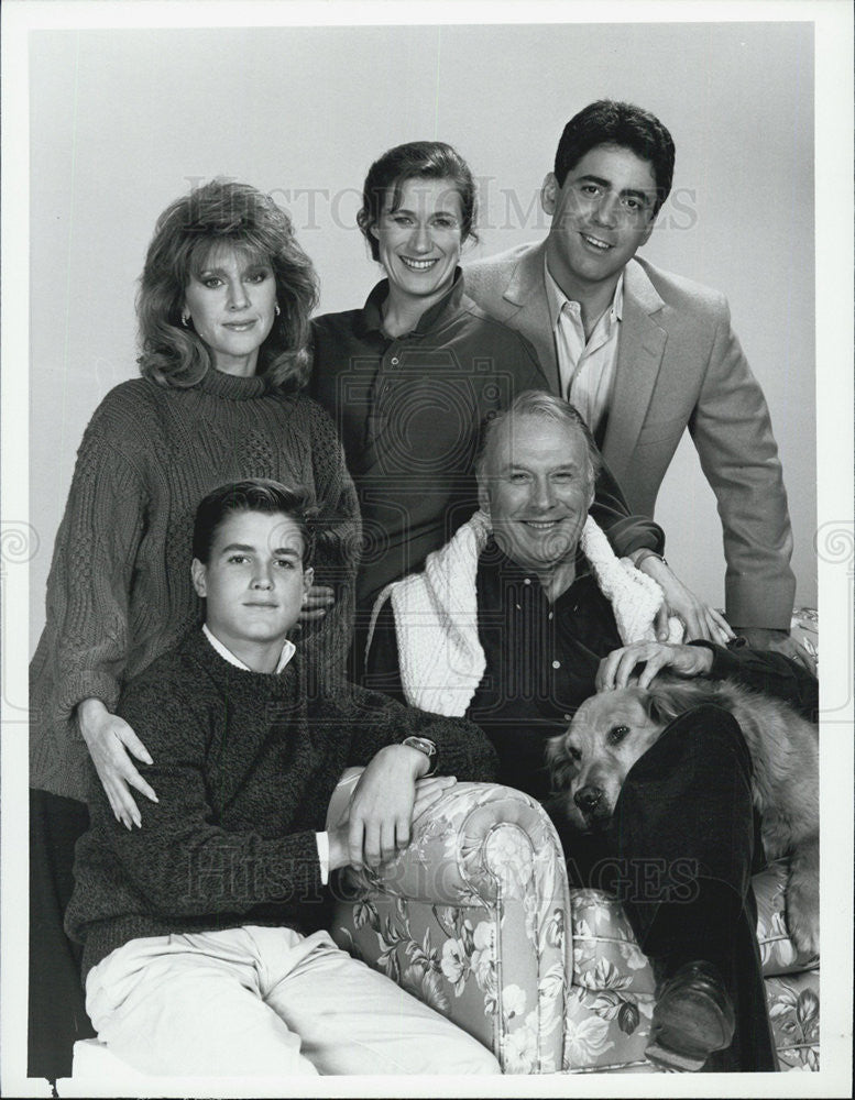 1987 Press Photo &quot;A Year in the Life&quot; Richard Kiley, Wendy Phillips, Trey Ames - Historic Images