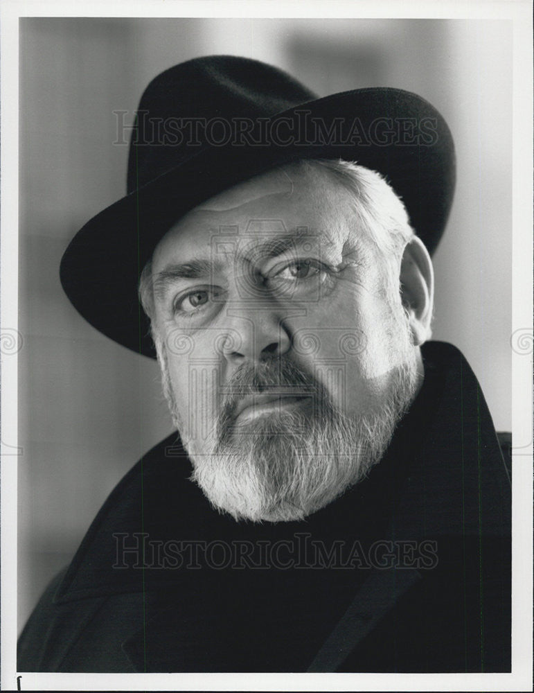 1990 Press Photo Raymond Burr in &quot;Perry Mason: The Case of the Desperate Deception&quot; - Historic Images