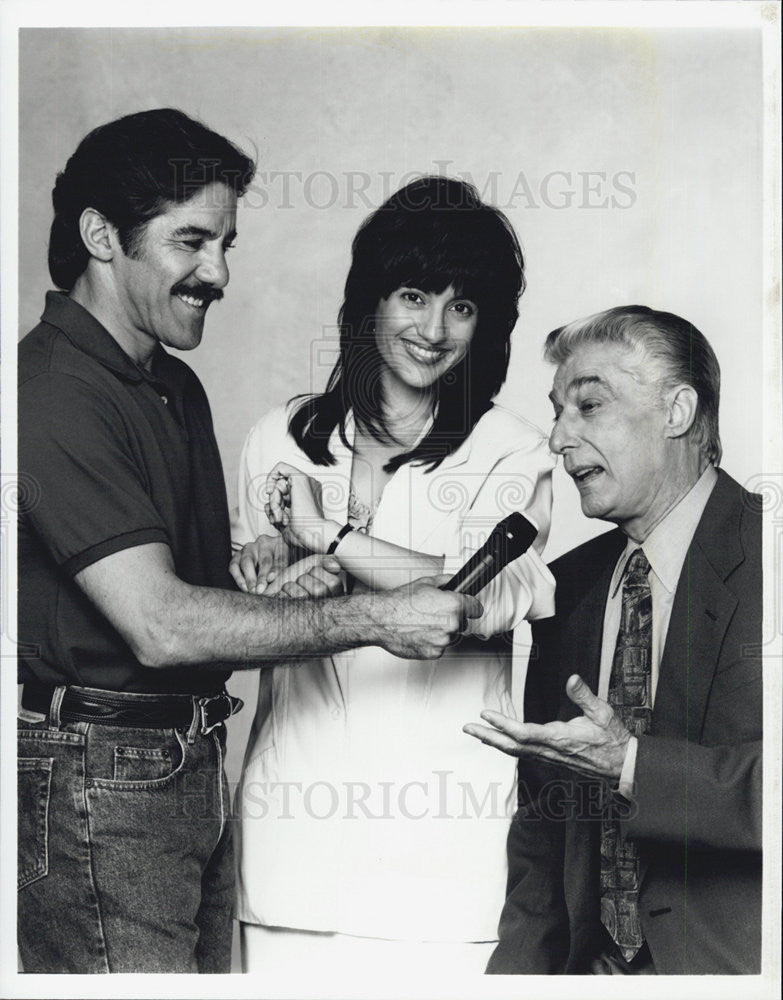 1992 Press Photo Reporter Geraldo Rivera with Actors Richard Mulligan/Ada Maris - Historic Images