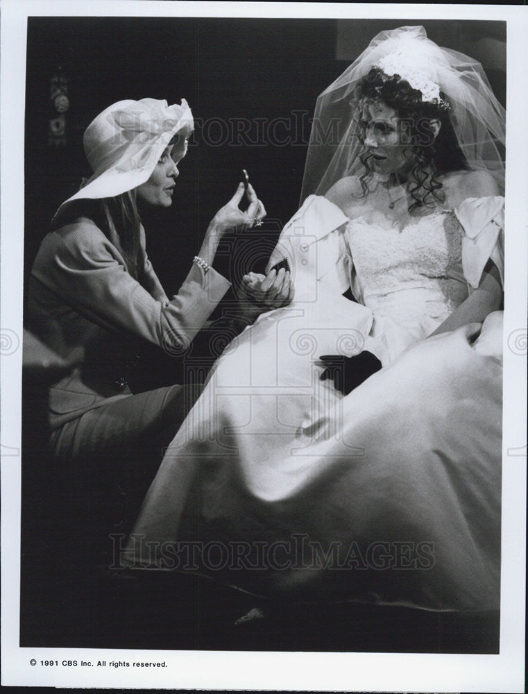 1991 Press Photo Twiggy lawson &amp; Julie Hagerty on &quot;Princesses&quot; - Historic Images