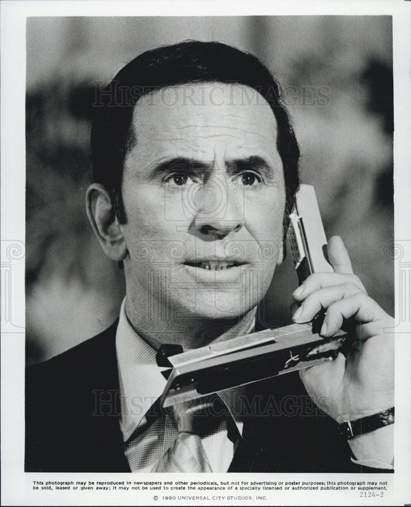 1980 Press Photo Actor And Comedian Don Adams As Maxwell Smart &quot;The Nude Bomb&quot; - Historic Images