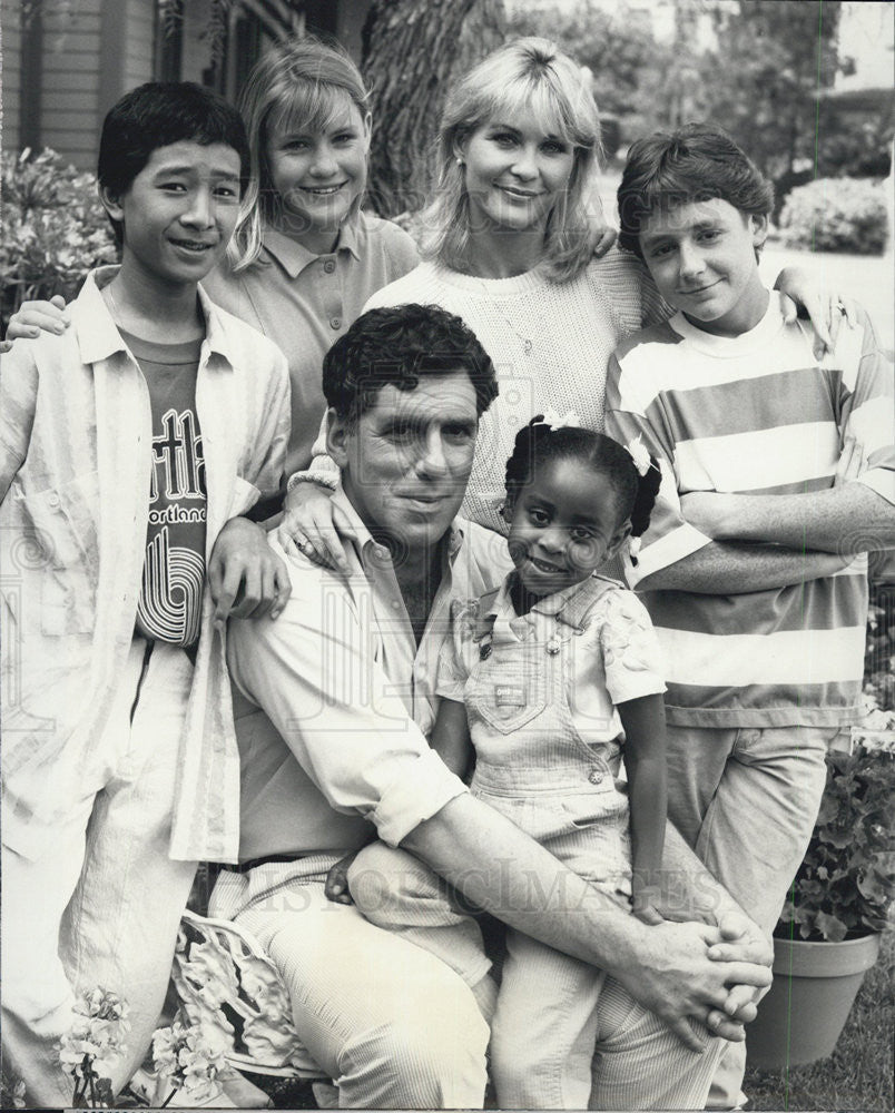 1986 Press Photo &quot;Nothing Is Easy&quot;Ke-Huy Quan,Katie O&#39;Neill,Dee Wallace Stone - Historic Images