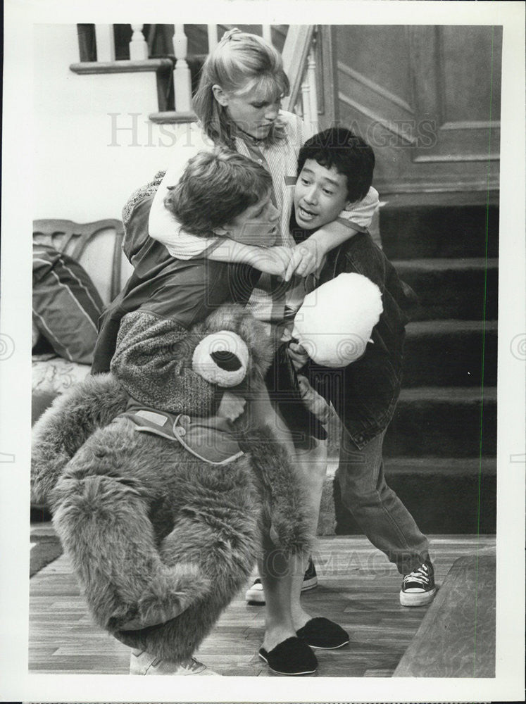 1986 Press Photo &quot;&quot;Together We Stand&quot; Katie O&#39;Neill,Ke Huy Quan,Scott Grimes - Historic Images