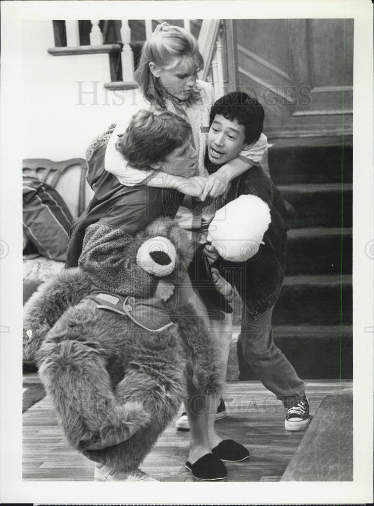 1986 Press Photo Katie O'Neill, Ke Huy Quan & Scott Grimes in "Together We - Historic Images