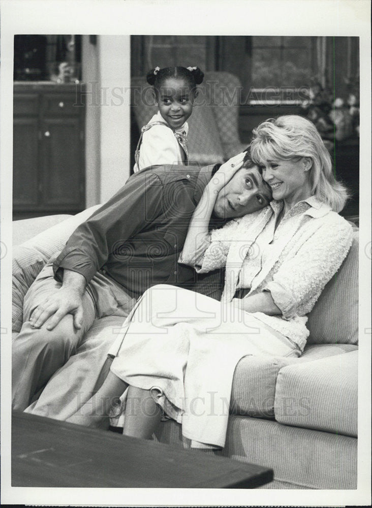1986 Press Photo Dee Wallace Stone, Elliott Gould & Natasha Bobo in "Together We - Historic Images