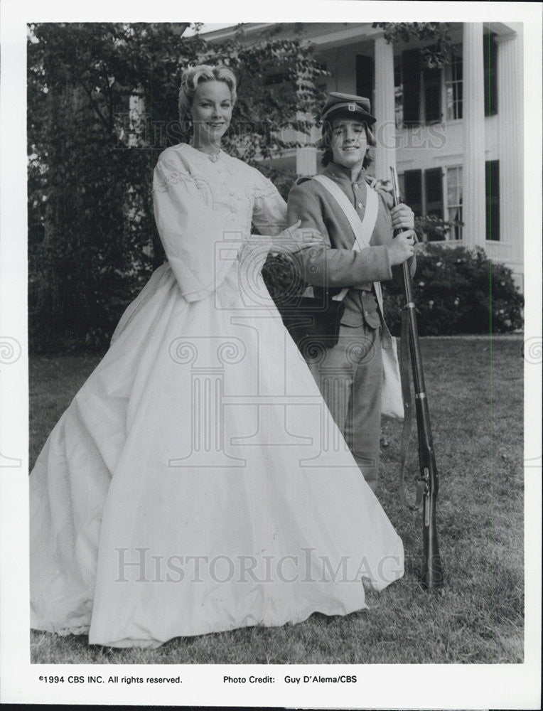 1994 Press Photo Actors Maureen Mueller And Wil Horneff Star In CBS Mini Series - Historic Images