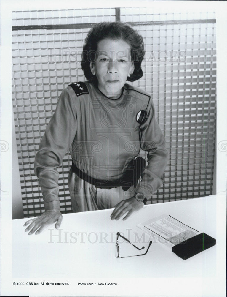 1992 Press Photo Linda Hunt in &quot;Space Rangers&quot; - Historic Images