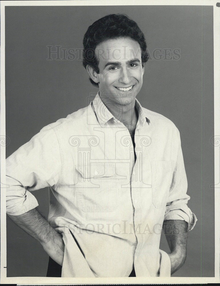 1985 Press Photo Joe Guzaldo on "Stir Crazy" - Historic Images