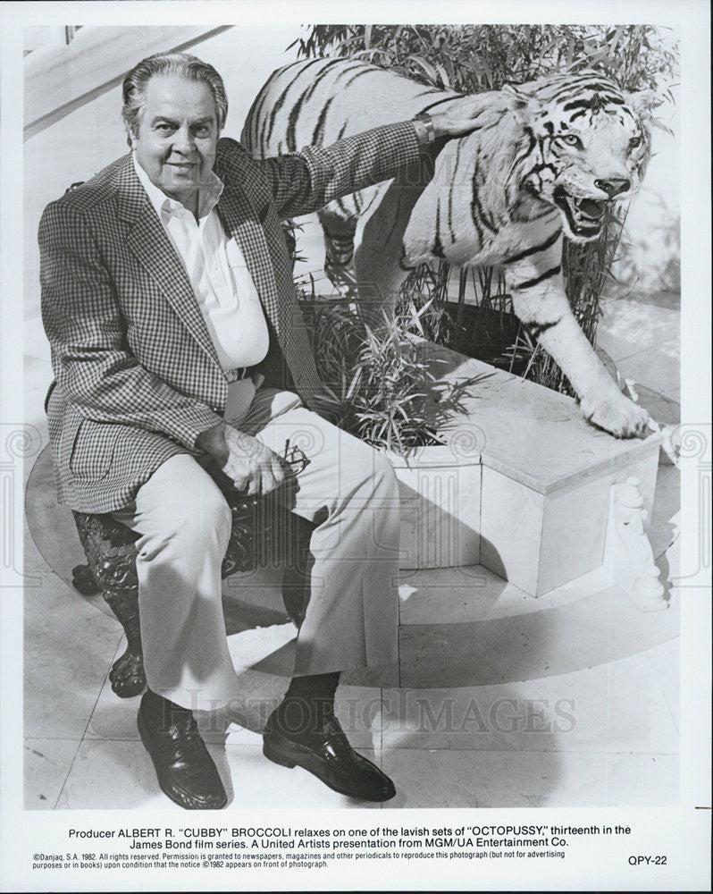 1982 Press Photo of producer Albert R. &quot;Cubby&quot; Broccoli on set of &quot;Octopussy&quot; - Historic Images