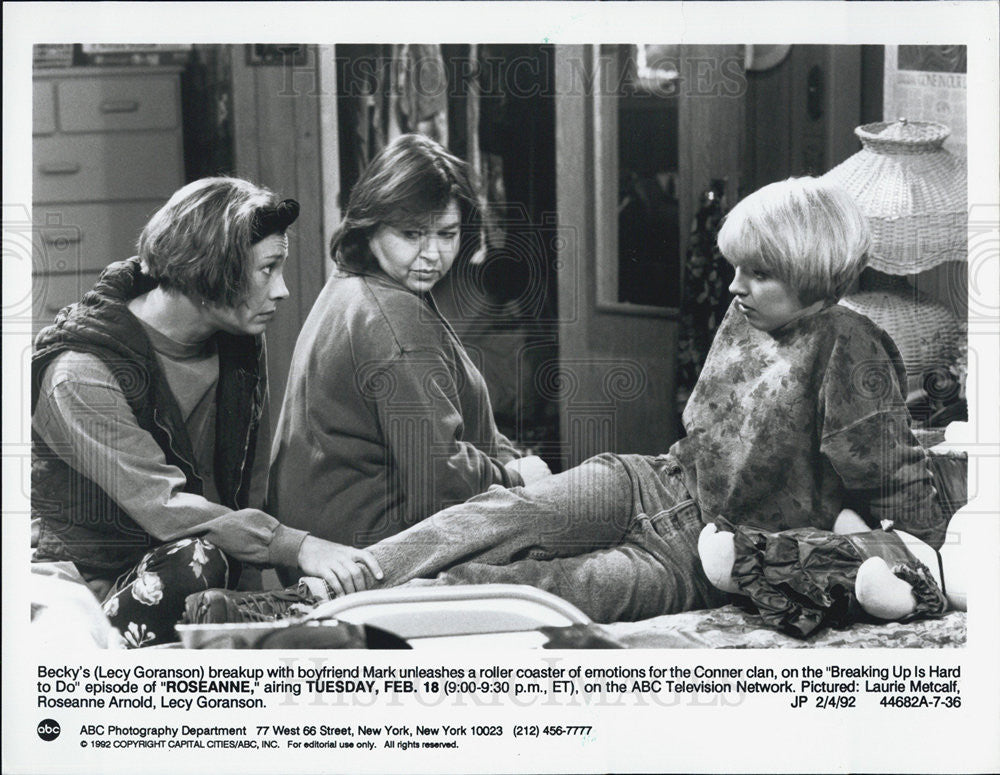 1992 Press Photo Actors Lecy Goranson, Laurie Metcalf And Roseanne Arnold, ABC - Historic Images