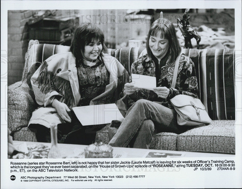 1989 Press Photo Actors Roseanne Barr And Laurie Metcalf Starring On &quot;Roseanne&quot; - Historic Images