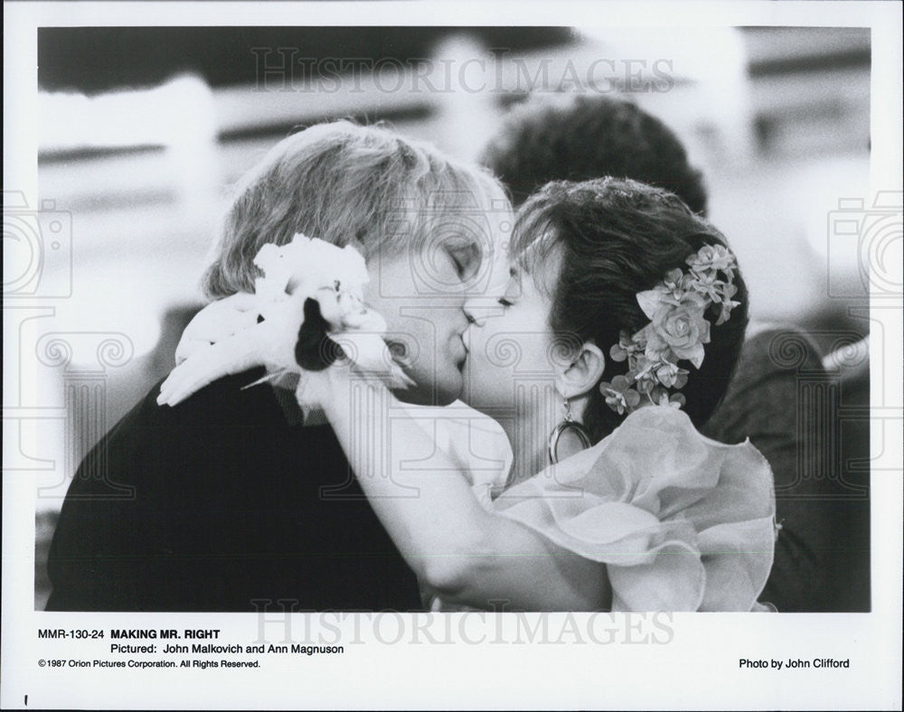 1987 Press Photo Making Mr Right Film John Malkovich Ann Magnuson Kissing - Historic Images