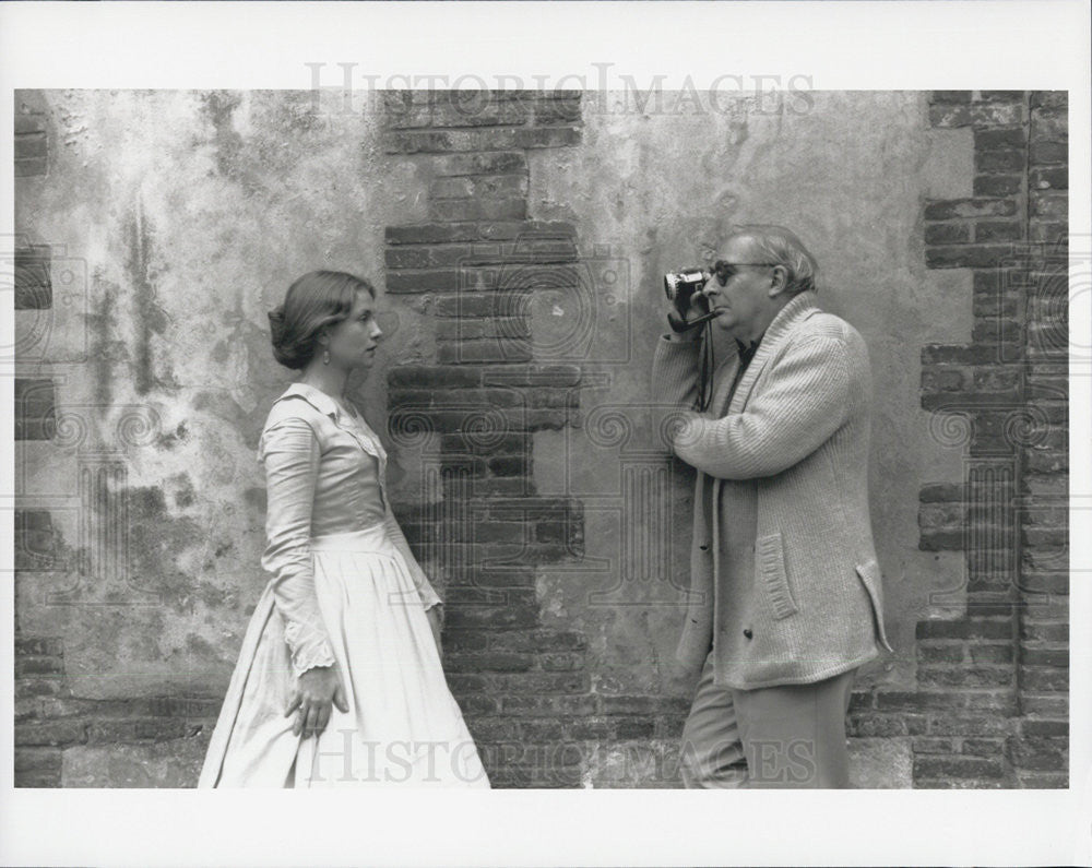 Press Photo Scene from a movie- man taking a picture - Historic Images