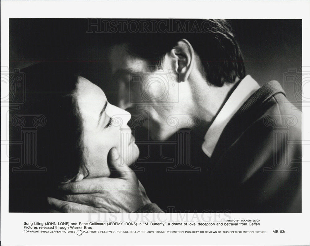 1993 Press Photo John Lone And Jeremy Irons Star In &quot;M. Butterfly&quot; - Historic Images