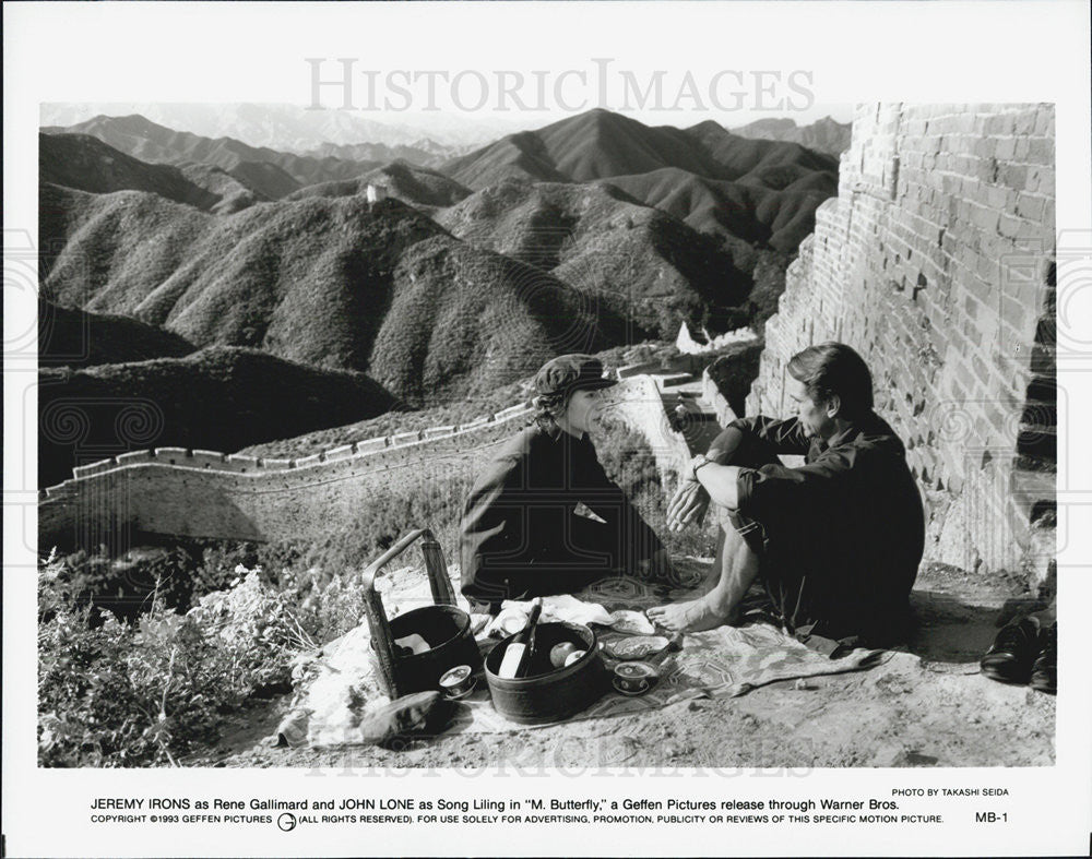 Press Photo Jeremy Irons &amp; John Lone In &quot;M. Butterfly&quot; - Historic Images