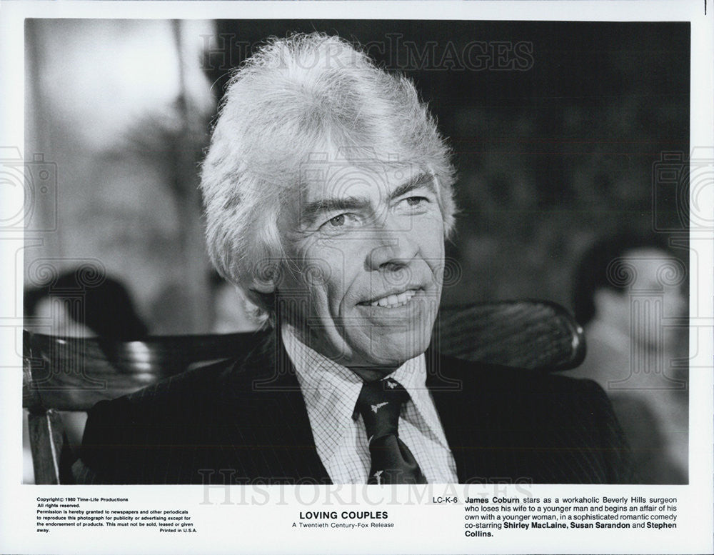 1980 Press Photo Loving Couples Film James Coburn Closeup Scene - Historic Images