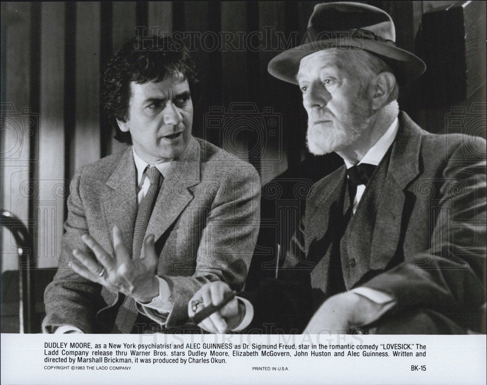 1983 Press Photo Dudley Moore &amp; Alec Guinness Star In &quot;Lovesick&quot; - Historic Images