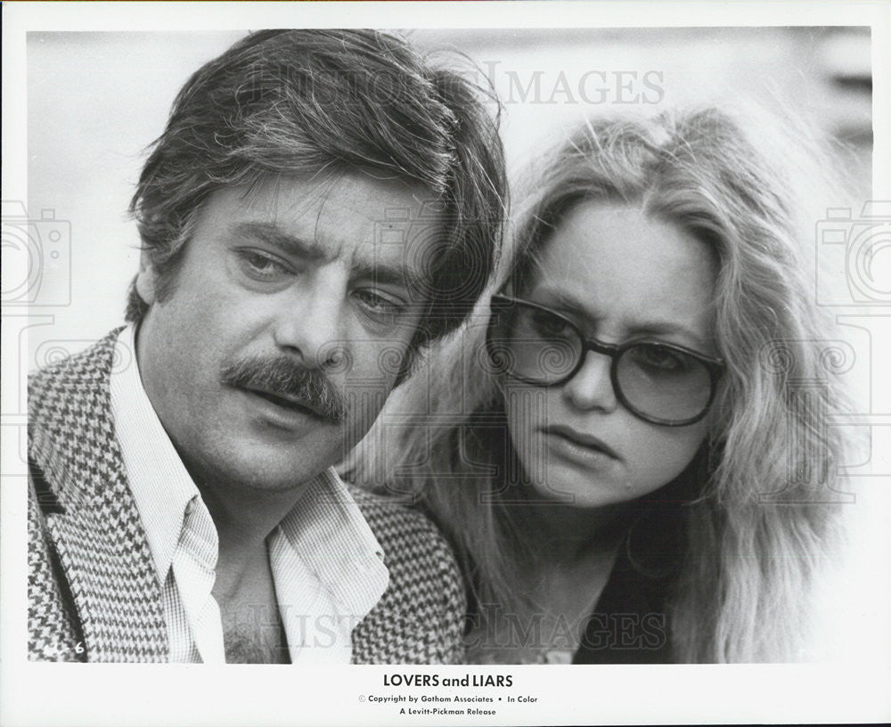 1979 Press Photo Lovers And Liars Film Goldie Hawn Giancarlo Giannini Scene - Historic Images