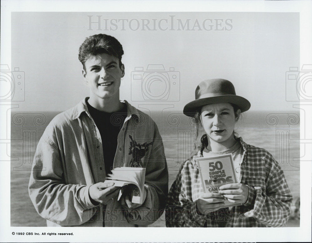 1992 Press Photo Actor Brian Green and Actress Sara Gilbert - Historic Images