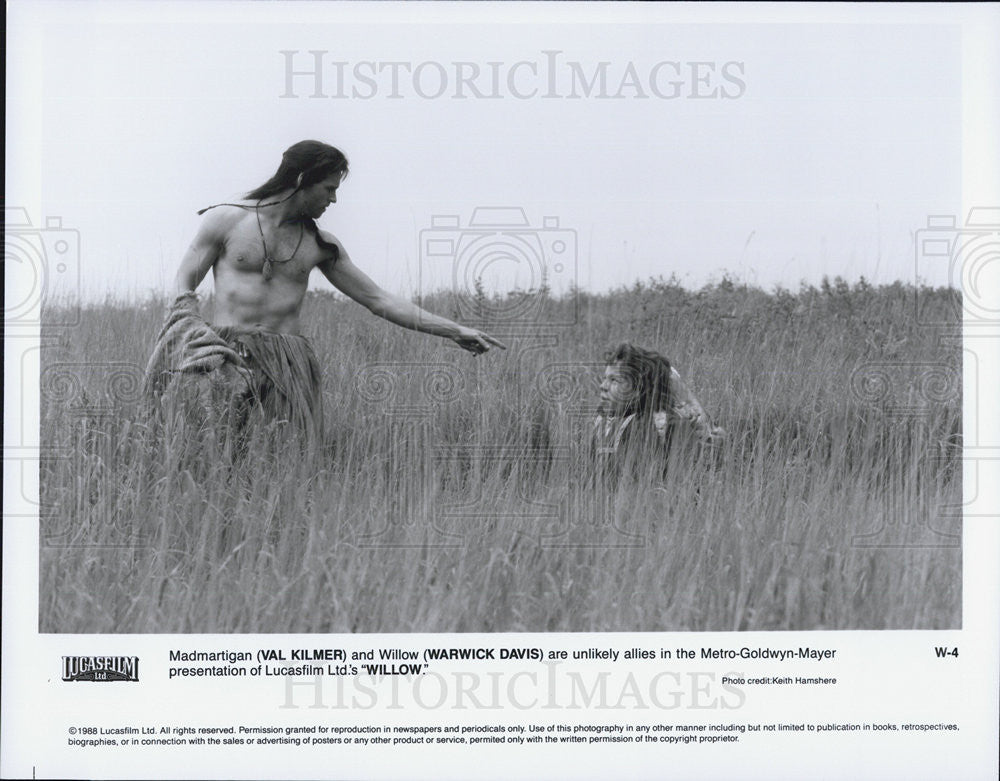 1988 Press Photo Actor Val Kilmer and Warwick Davis in Movie Willow - Historic Images