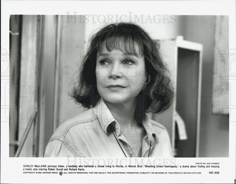 1993 Press Photo Shirley MacLaine plays Helen in &quot;Wrestling Ernest Hemingway.&quot; - Historic Images