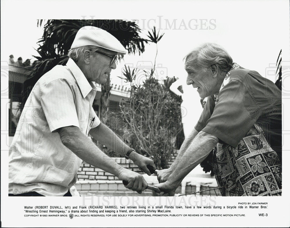 1993 Press Photo Robert Duvall Richard Harris Wrestling Ernest Hemingway Drama - Historic Images