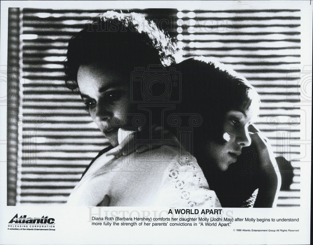 1988 Press Photo Barbara Hershey and Jodhi May star in "A World Apart. - Historic Images
