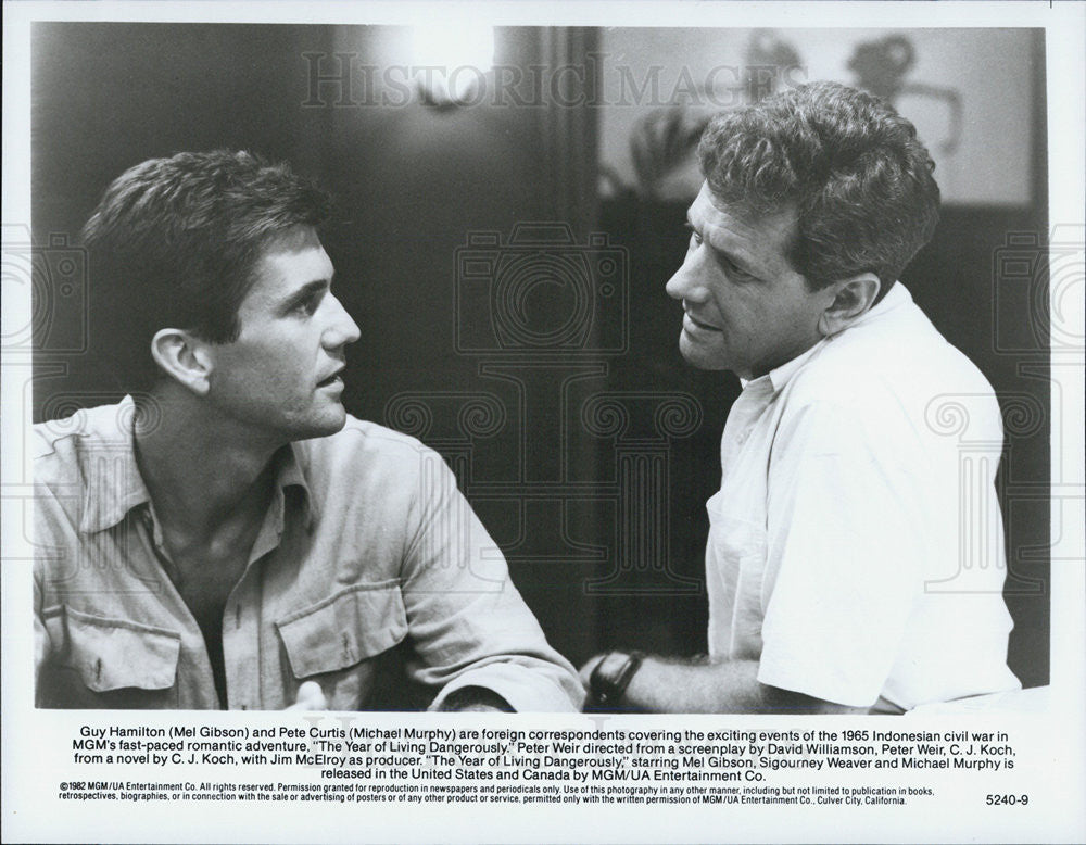 1982 Press Photo Mel Gibson &amp; Michael Murphy in The Year of Living Dangerously - Historic Images