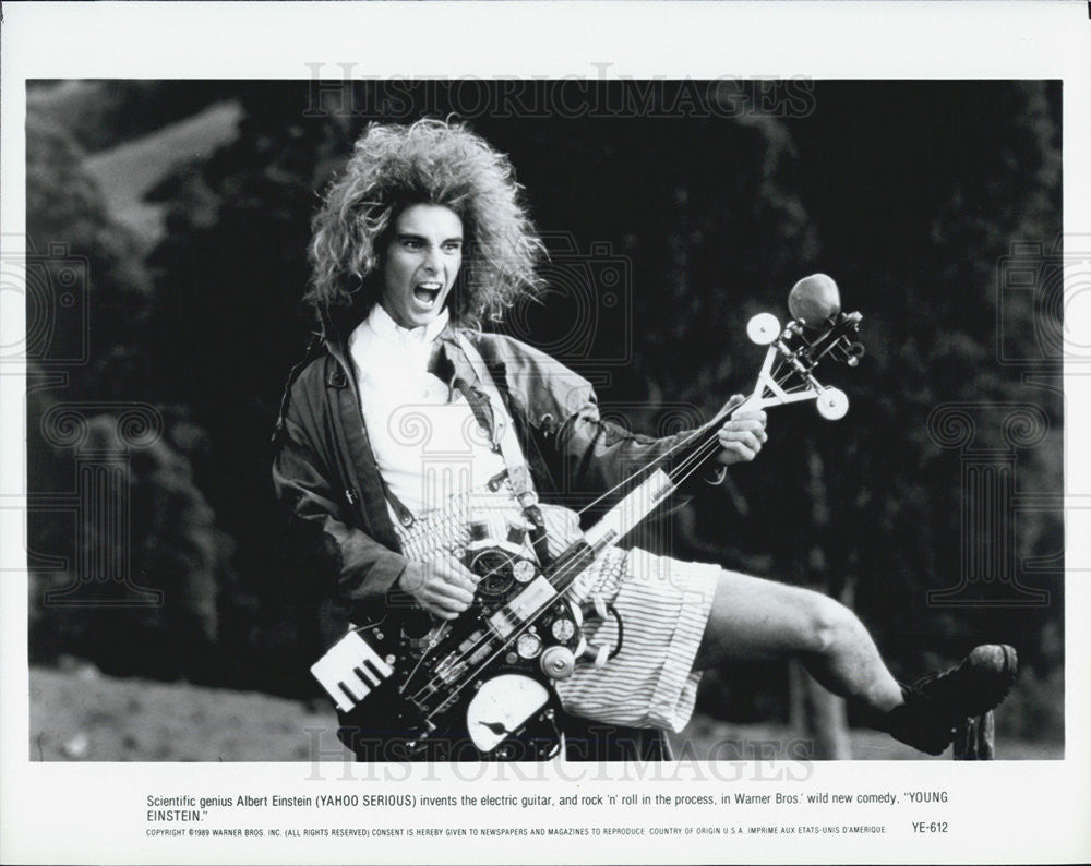 1989 Press Photo Yahoo Serious in &quot;Young  Einstein&quot; - Historic Images