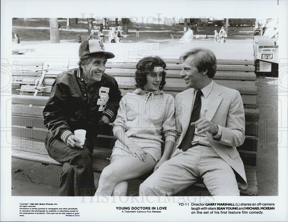 Press Photo Sean Young and Michael McKean in Young Doctors In Love - Historic Images