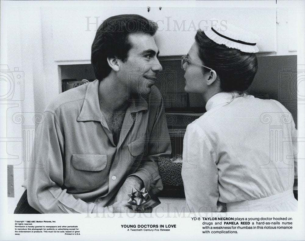 Press Photo Taylor Negron and Pamela Reed in Young Doctors In Love - Historic Images