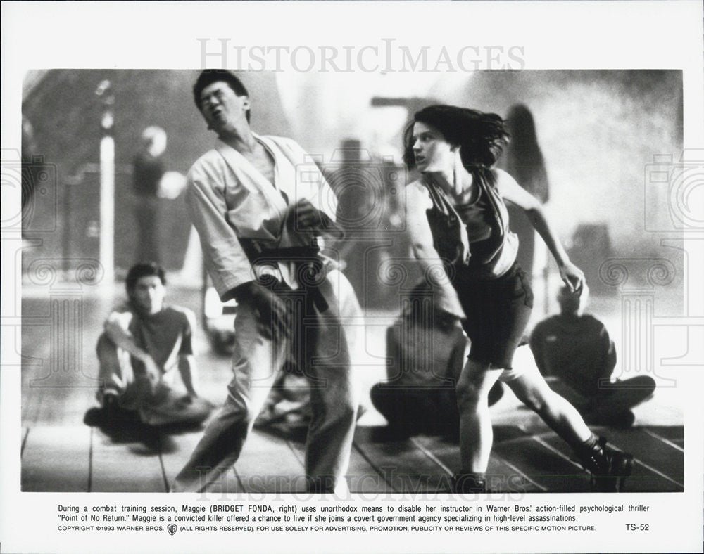 1993 Press Photo Bridgette Fonda Getting Violent in &quot;Point of No Return&quot; - Historic Images